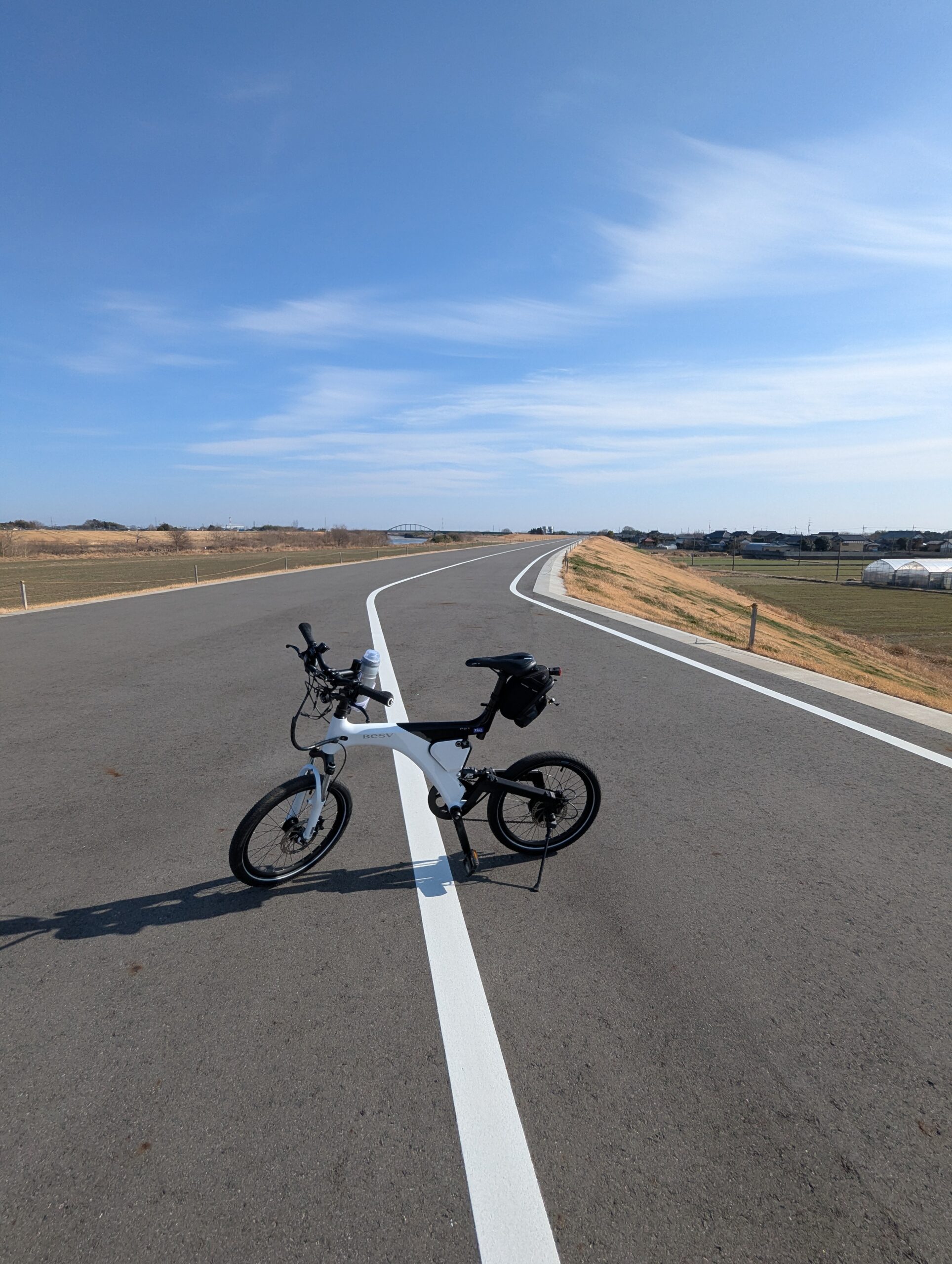 広いサイクリングロード